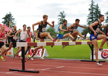 Можно ли заниматься спортом при остеохондрозе: все за и против