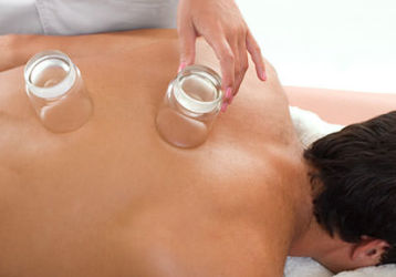 Помогают ли банки на спину при остеохондрозе: механизм воздействия
