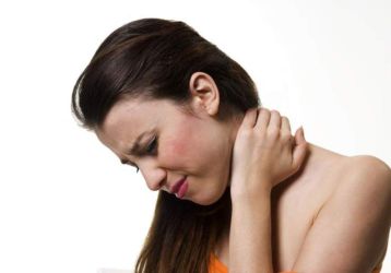 Боль в шее с левой стороны: причины и последствия