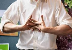 Слышится хруст в суставах