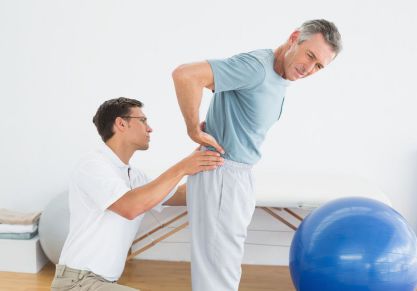 Почему болит спина: основные причины и способы лечения