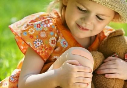 По каким причинам у ребенка болят колени, диагностика и методы лечения патологий