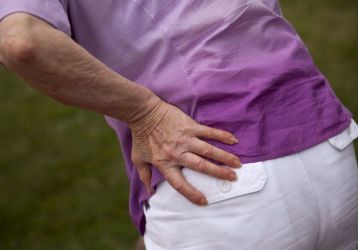 Почему болит бедро сбоку в области сустава при ходьбе или ночью