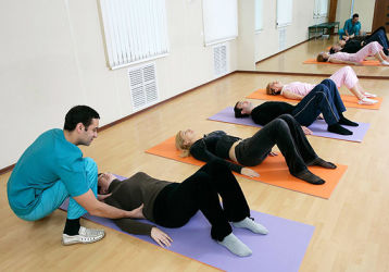 Гимнастика для спины при остеохондрозе: правила выполнения, комплексы упражнений