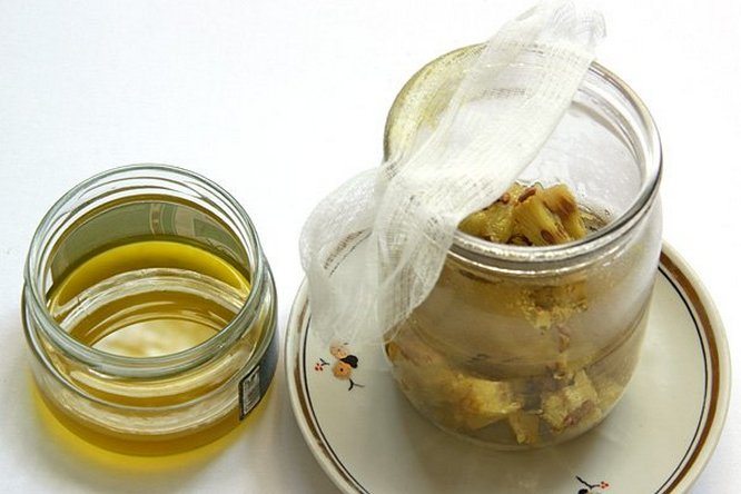 Приготовленная для компресса маклюра Компресс из маклюры