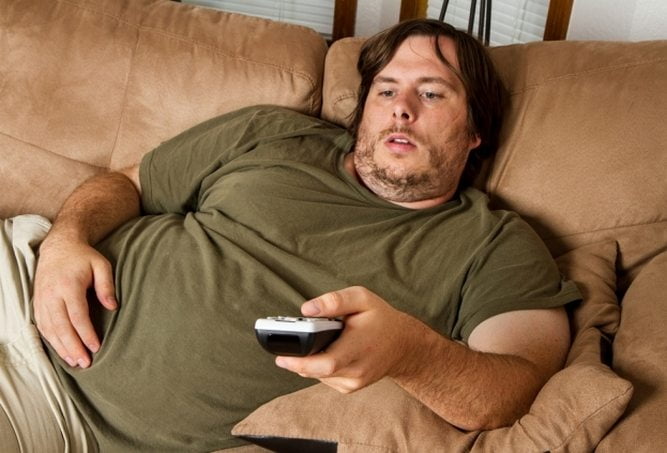 Человек с избыточным весом ведет сидячий образ жизни Сидячий образ жизни