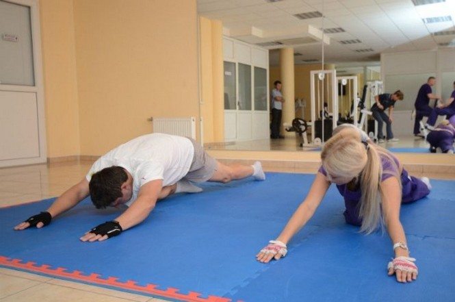 Выполнение упражнения при артрозе ТБС Упражнение при артрозе ТБС