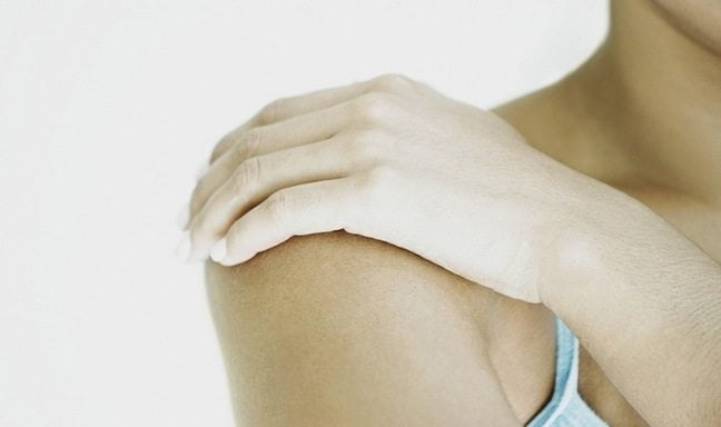 Боли в плечевом суставе у девушки Боли в плечевом суставе